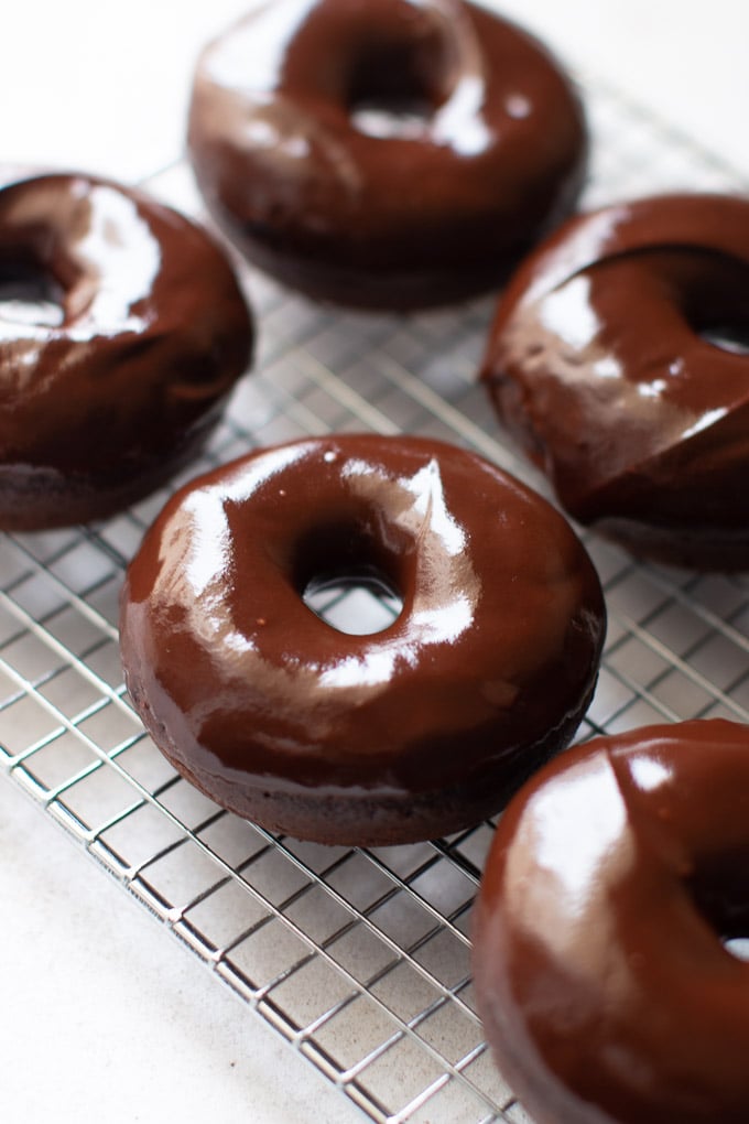 LOW-CALORIE CHOCOPLATE DONUTS