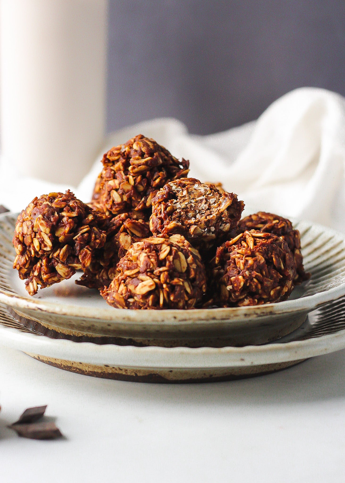 CHOCOLATE ENERGY BALLS